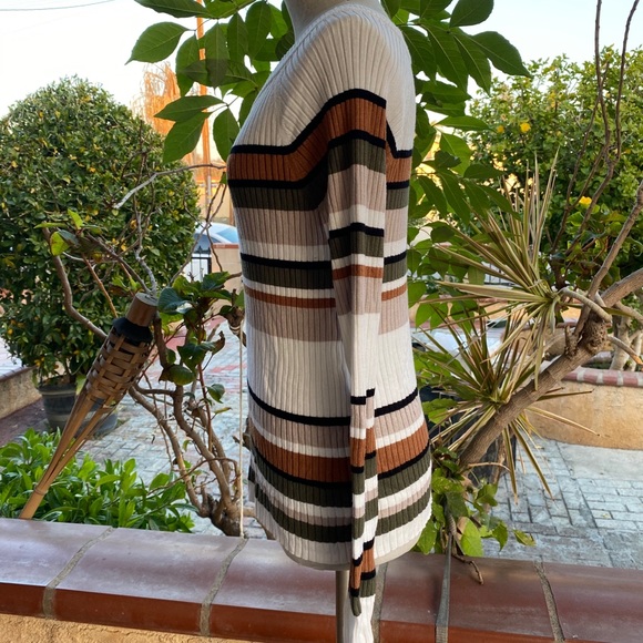 Express Ribbed Crewneck Sweater LARGE - Picture 3 of 7